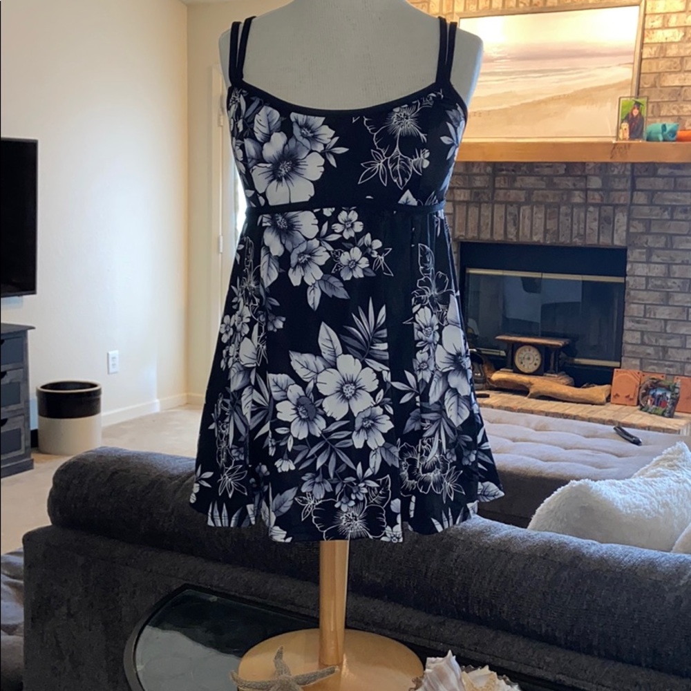 🌺 Black & White Floral Onepiece Swimsuit 16